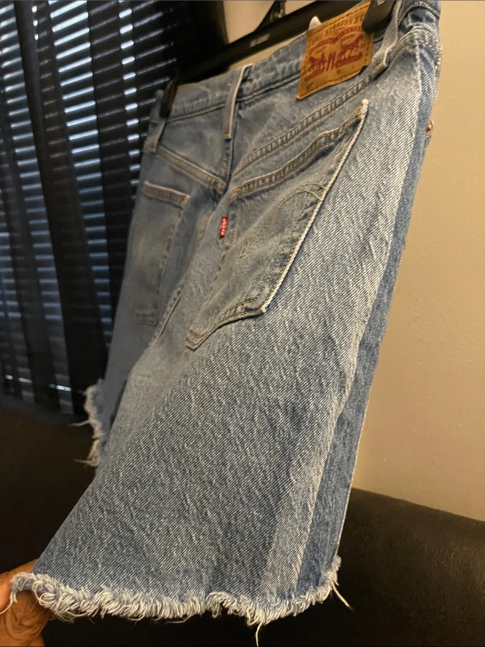 LEVI’S 501 Women’s High-Rise Light Blue Mid Thigh Denim Cutoff Shorts Sz 31 NWOT